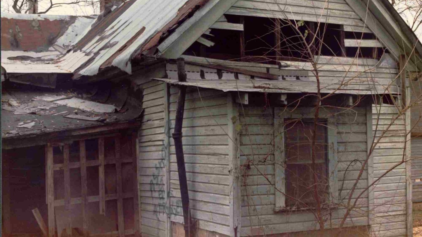 A home in Cabbagetown at 146 Powell St SE, c. 1970s, VIS 443.024.057. Kenan Research Center at Atlanta History Center